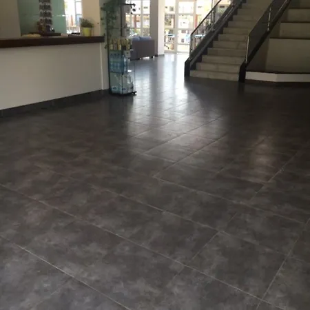 Apart-hotel New Folías 3*