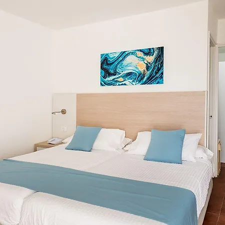 アパートホテル Folias 3*